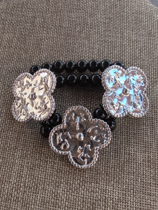 Park Lane Jewelry - Park Lane Fortune Quatre Foil Silver Disks Stretch Bracelet with Black Beads
